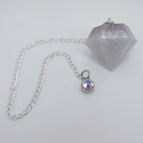 Berries and ice purple glitter inside pearly white handcrafted dowsing pendulum - Picture 3 of 10
